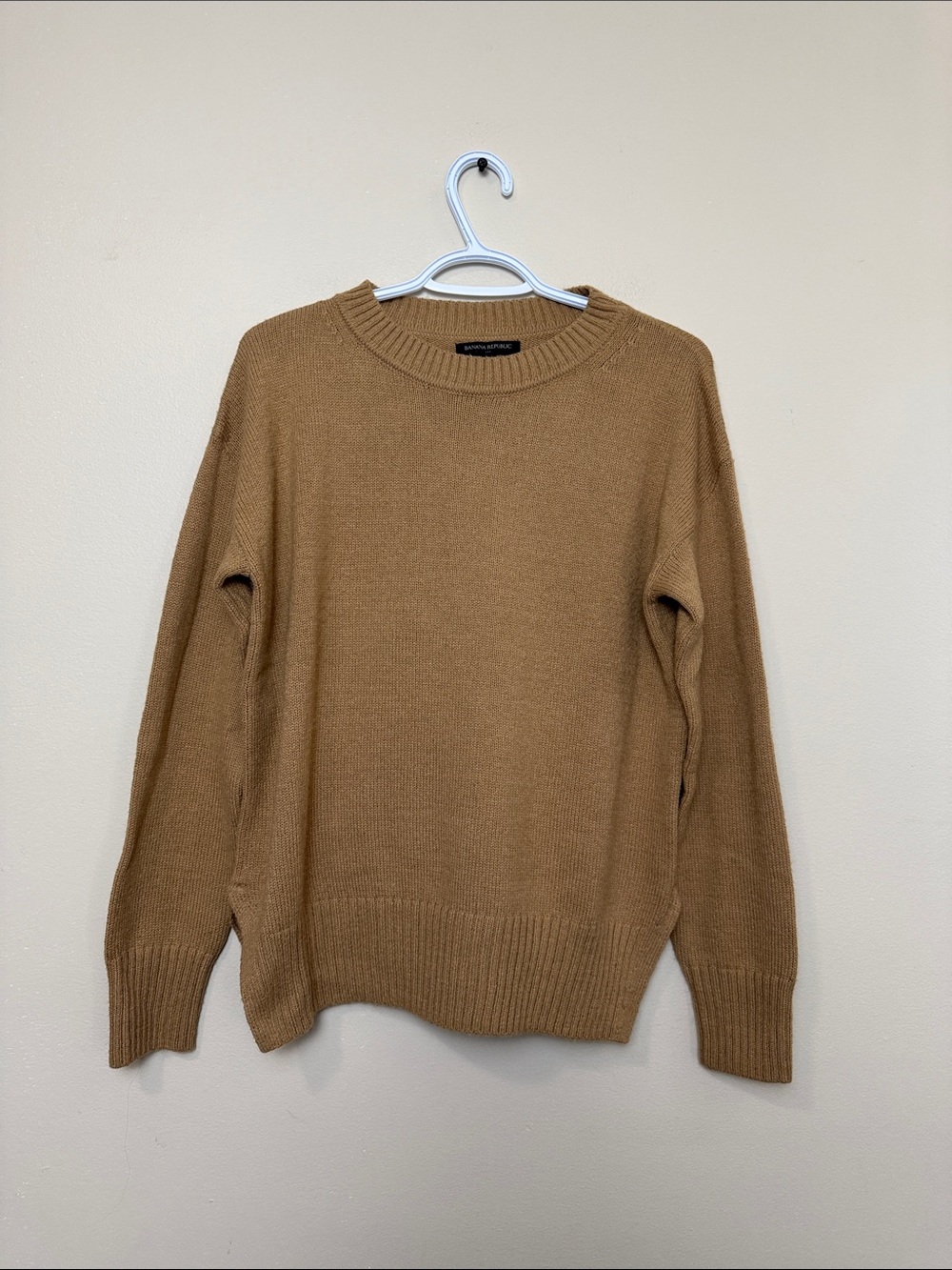 Banana Republic Crewneck Sweater in Camel size S